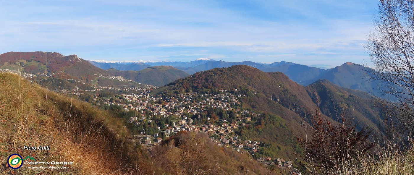 21  L'altopiano e le sue montagne colorate d'autunno.jpg